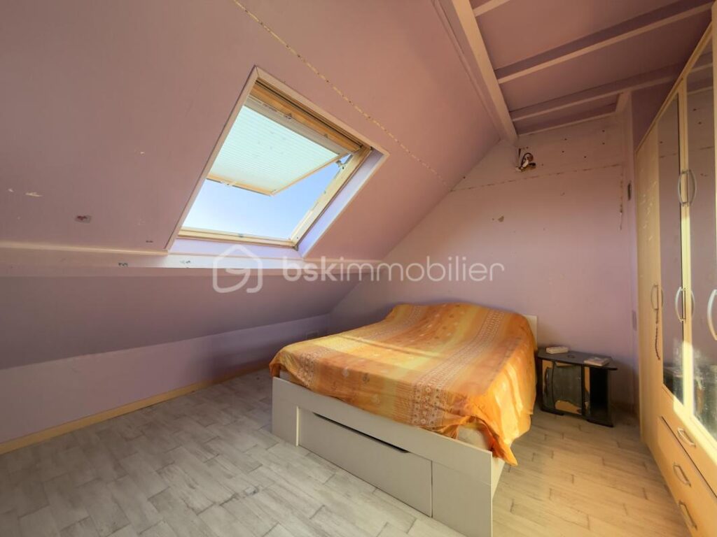 Maison moderne – 145 m² – 5 chambres – Sous-sol total – Terrain 1034 m² – 6 pièces – 5 chambres – 145 m²