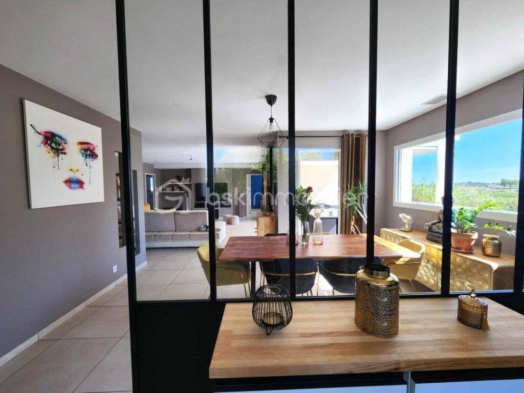 Superbe villa de plain-pied sans vis-à-vis avec quatre chambres – 6 pièces – 4 chambres – 145 m²