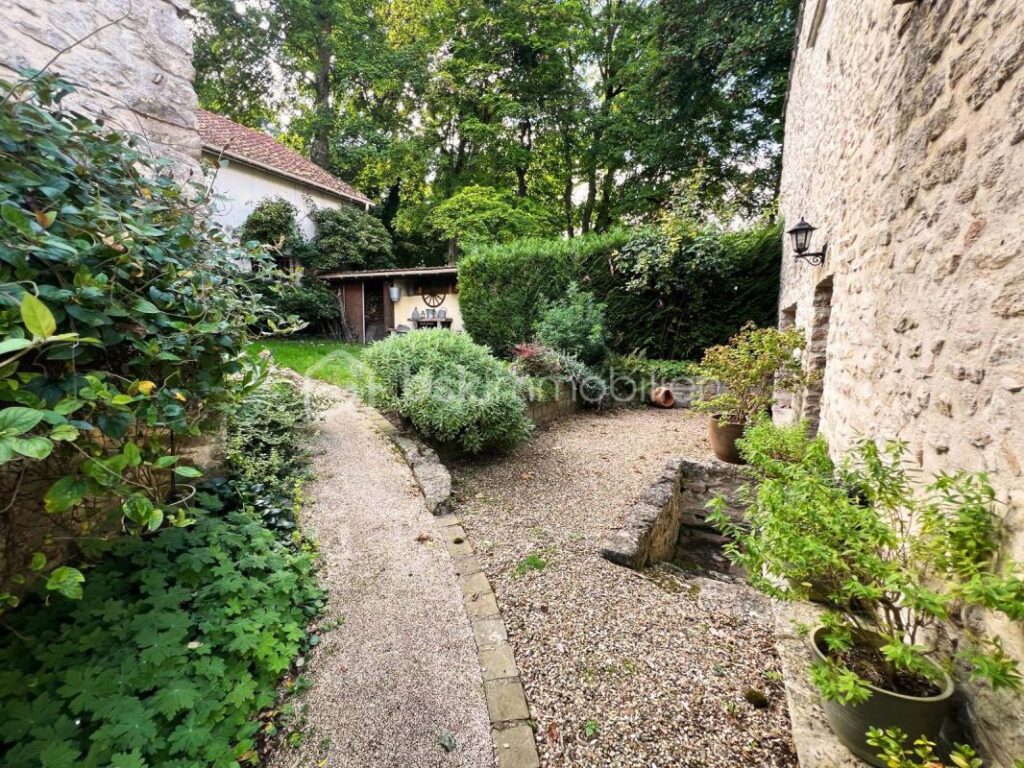 Maison en pierre, dans le parc naturel régional du Vexin français – 7 pièces – 3 chambres – 130 m²