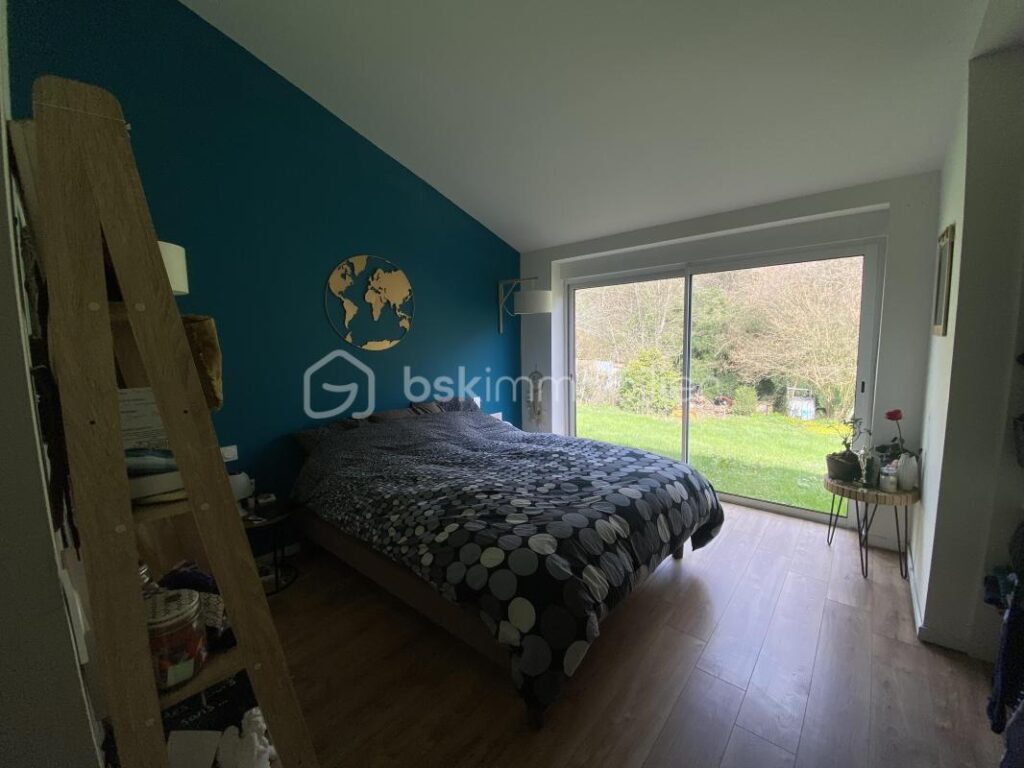 MAISON, 5 CHAMBRES, GRAND JARDIN ET ATELIER – 7 pièces – 5 chambres – 172 m²