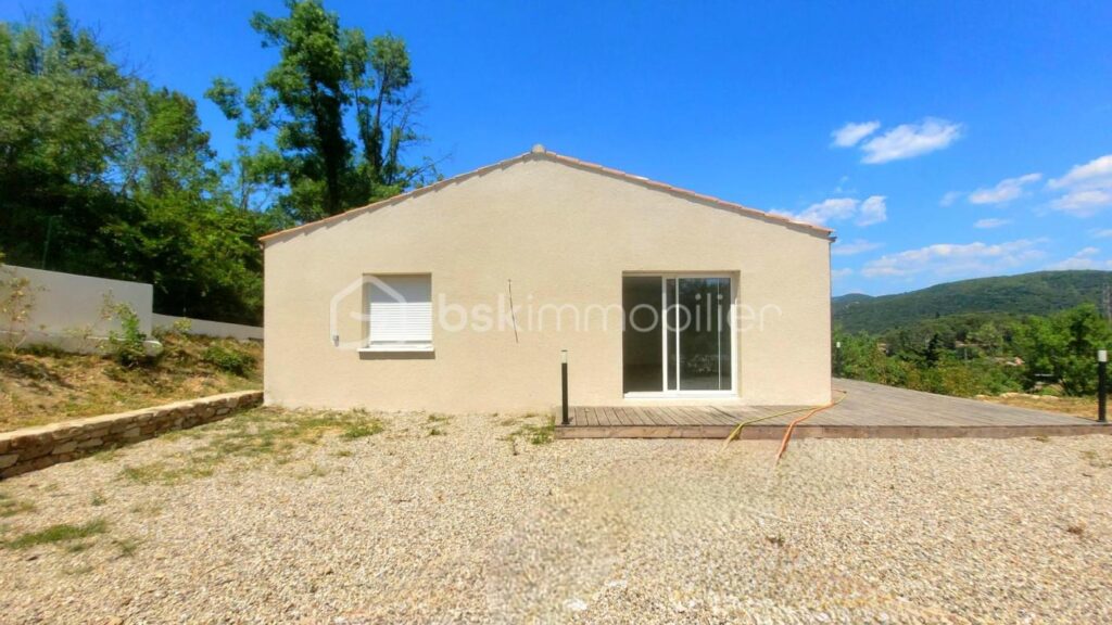 VILLA NEUVE PLAIN PIED, GRAND GARAGE ET VUE MAGNIFIQUE – 5 pièces – 3 chambres – 100 m²