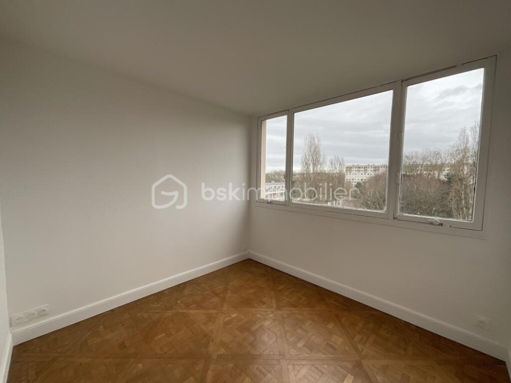 Charmant duplex T3 entièrement rénové, situé à la limite d’Antony, au sein du Domaine de la Peupleraie – 3 pièces – 2 chambres – 59 m²