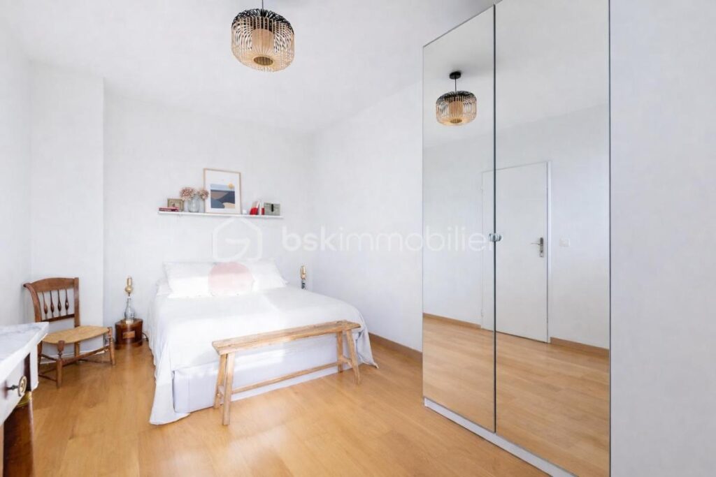 Croix de Chavaux 4 Pièces 2 chambres en Duplex lumineux en parfait état, au dernier étage avec ascenseur dans une petit copropriété récente – 4 pièces – 2 chambres – 68 m²