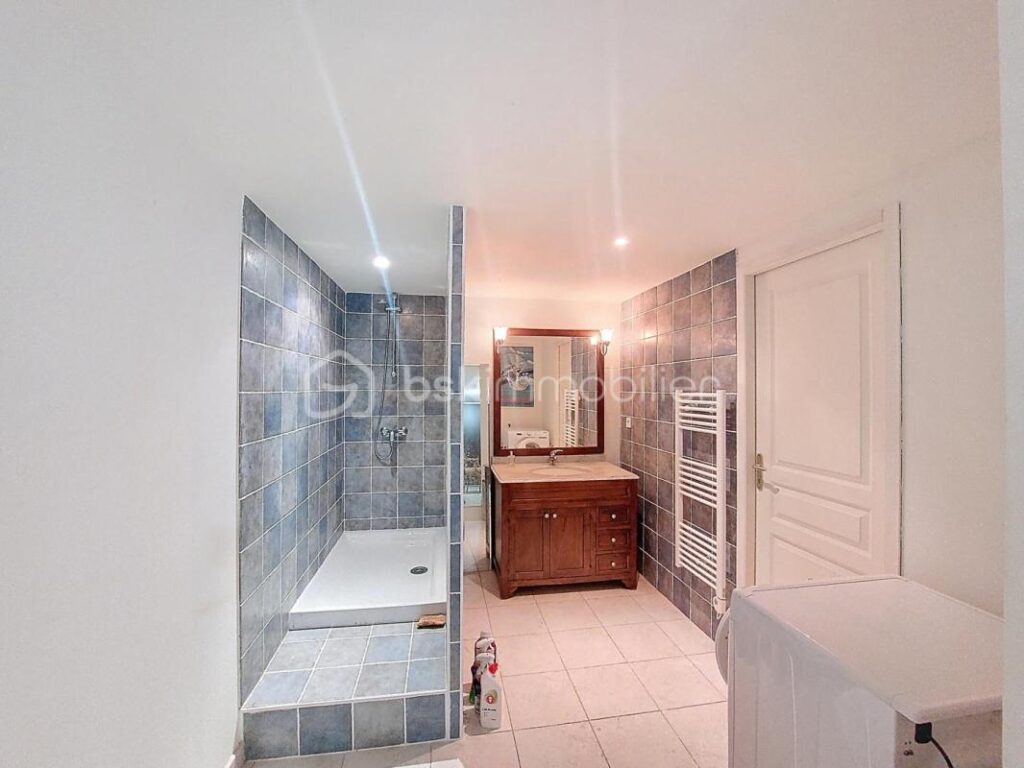 Villa de prestige avec piscine et appartement indépendant – 8 pièces – 5 chambres – 230 m²