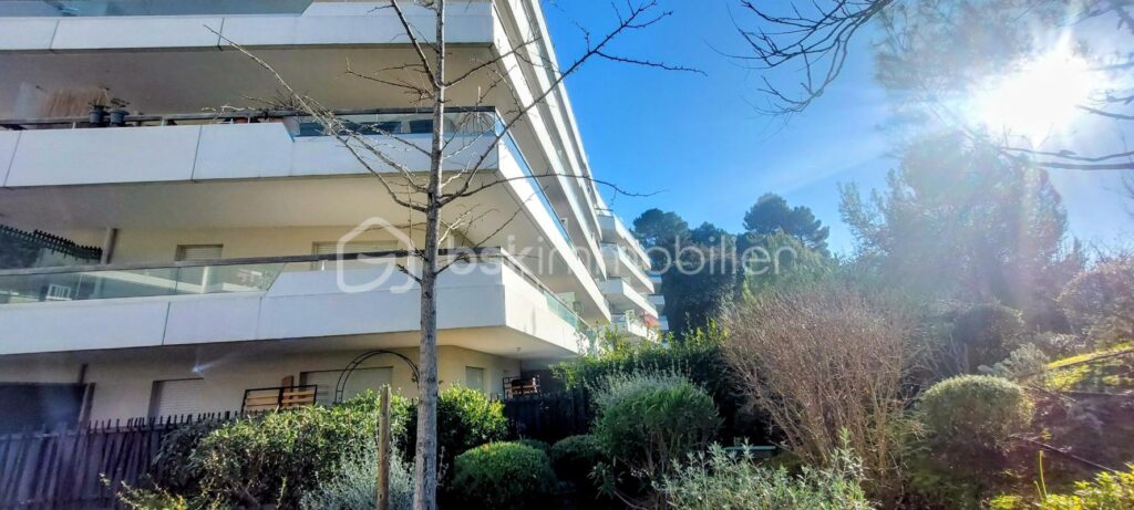 SUPERBE 3 PIECES DANS RÉSIDENCE DE STANDING (le Green domaine)ET 2 PARKINGS PRIVATIFS – 3 pièces – 2 chambres – 63 m²