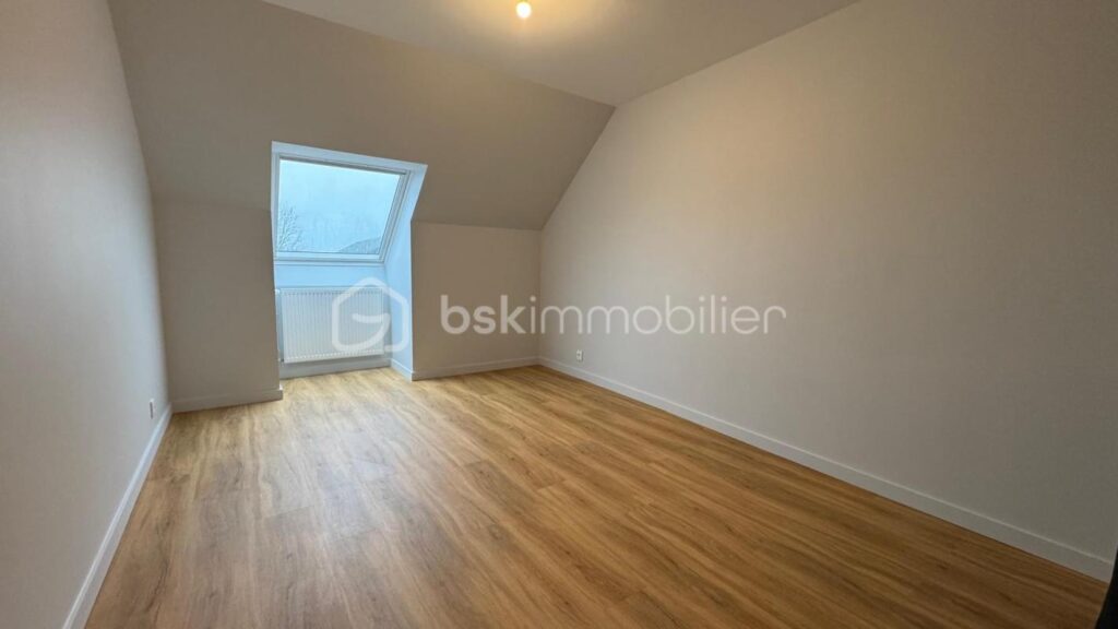 Très bel appartement T4 – 90 m² – Entièrement refait à neuf – Parking privé – PACÉ – 4 pièces – 3 chambres – 90 m²