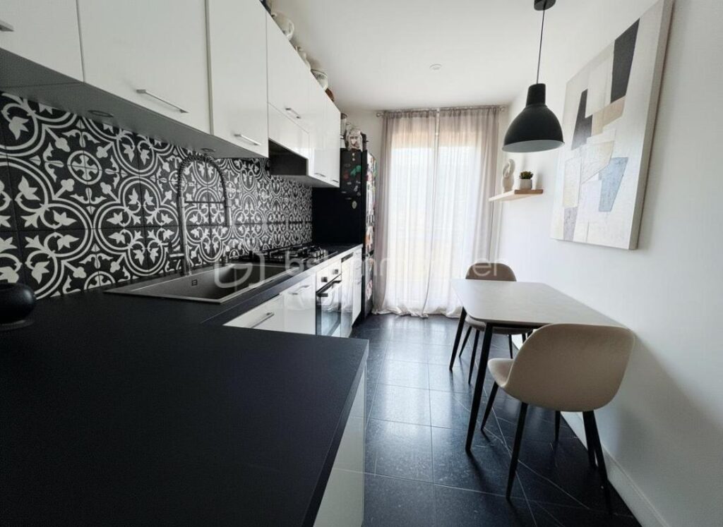 Appartement lumineux en centre-ville à Saint-Laurent-du-Var ! – 3 pièces – 2 chambres – 62 m²