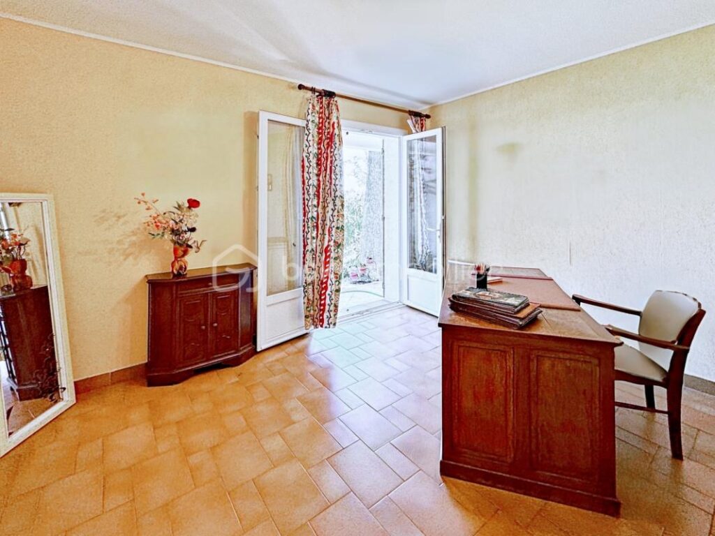 DPT VAR (83) – SIX-FOURS-LES-PLAGES – VILLA DE 130 m² SUR TERRAIN DE 683 m² – 6 pièces – 4 chambres – 130 m²