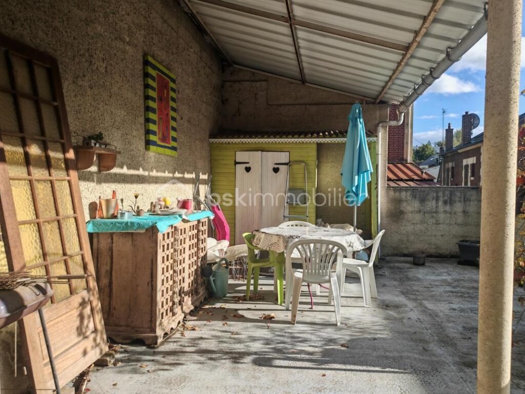 CREIL – Maison individuelle 6 pièces – 102 m² habitables / 160 m² au sol – Grand jardin devant et derrière – Exposition plein sud – 6 pièces – 2 chambres – 101 m²