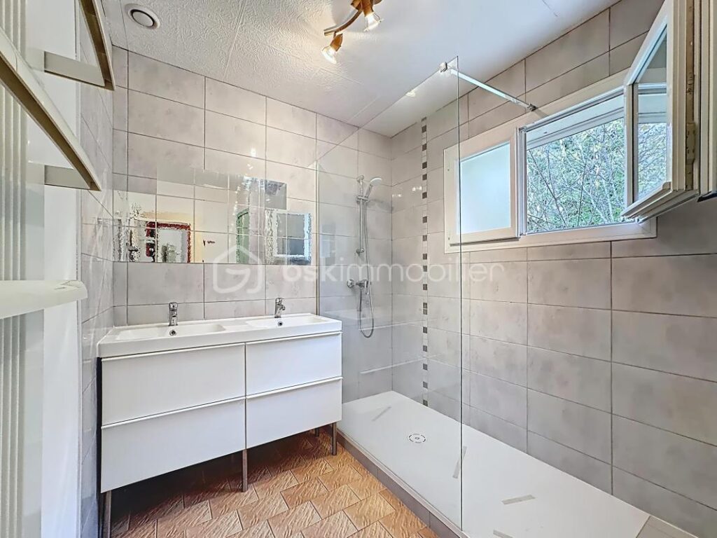 🏡 Maison familiale 7 pièces – 152 m² habitables – CLAIX – 6 pièces – 5 chambres – 152 m²