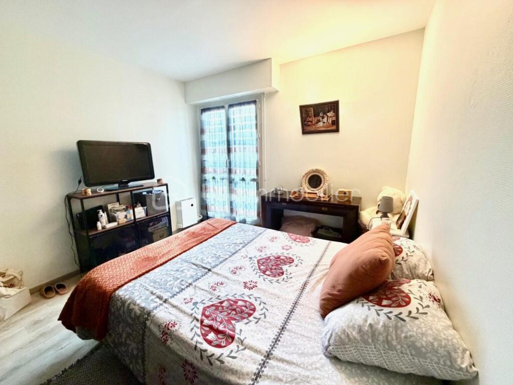 Résidence LES CHAMPS LASNIERS beau F5 avec cave et 2 places de parking privé en sous sol – 5 pièces – 3 chambres – 96 m²