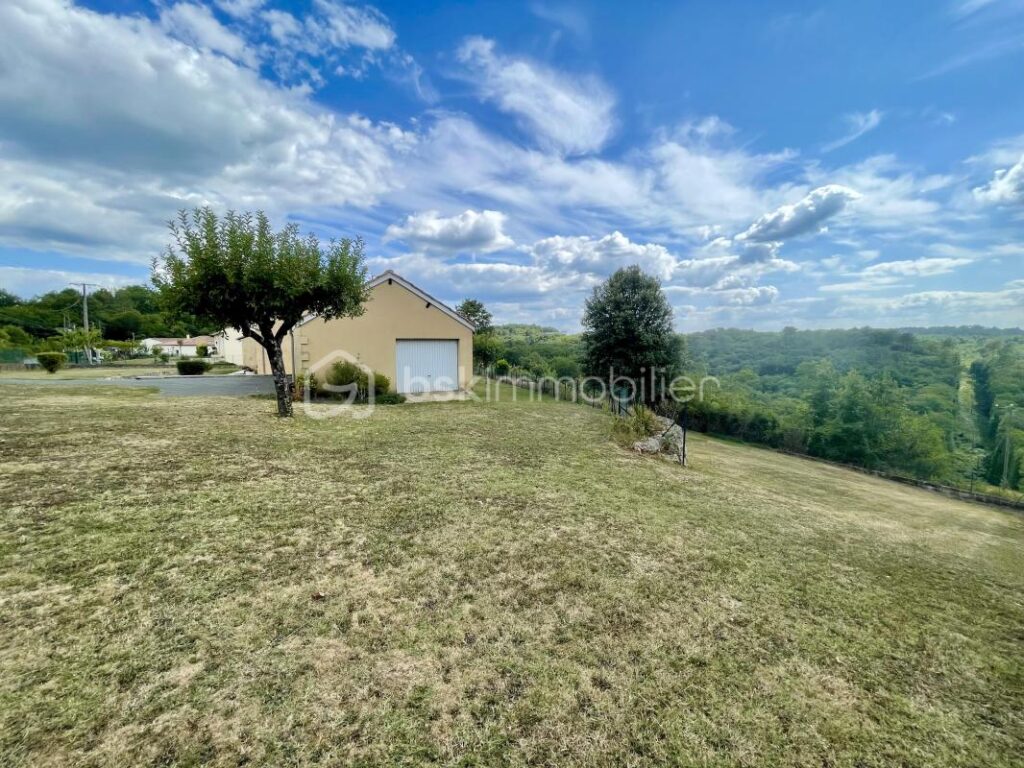 Plain-pied avec vue dégagée – À 6 minutes de Sarlat-la-Canéda – 5 pièces – 3 chambres – 122 m²