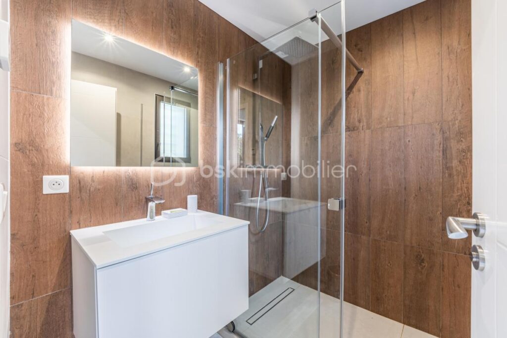 Magnifique T4 type Villa sur le toit / Vue mer / Terrasse + solarium 150 m² – 4 pièces – 3 chambres – 143 m²