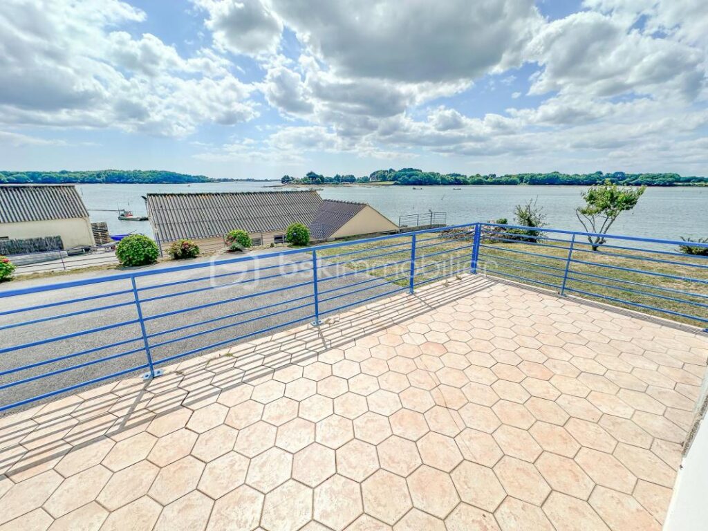 LOCOAL-MENDON Superbe vue sur la RIA d’ETEL – Tres Rare – 5 pièces – 4 chambres – 102 m²