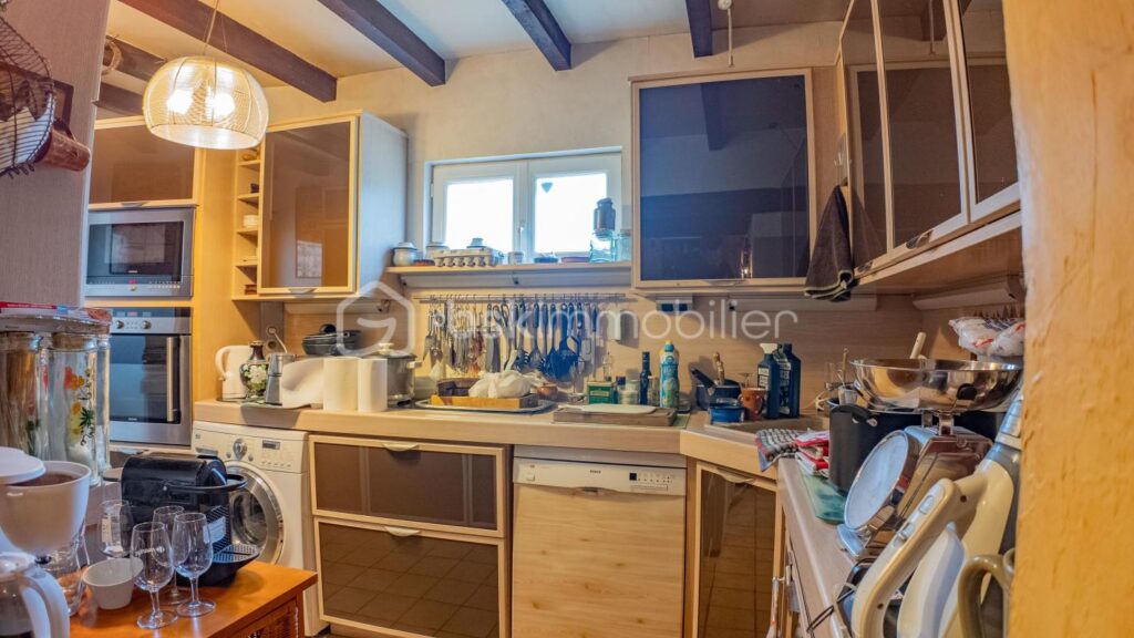 Magnifique longère de caractère avec beau terrain, véranda, annexes et grange sur la commune de Prémery – 6 pièces – 3 chambres – 171 m²