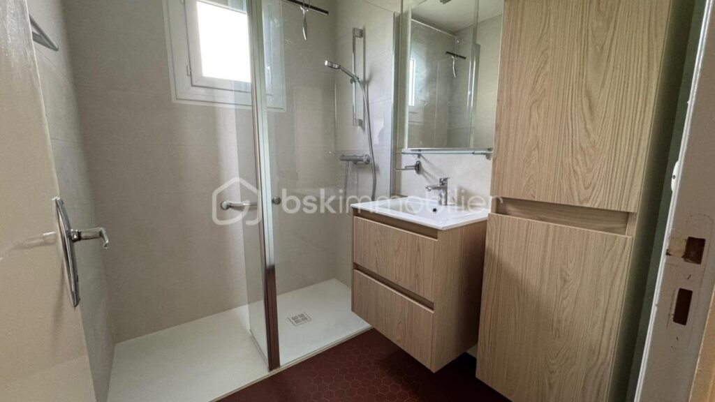 Maison familiale traditionnelle 7 pièces – 4 chambres – Grand sous-sol – Proche centre bourg de PACÉ – 6 pièces – 4 chambres – 120 m²