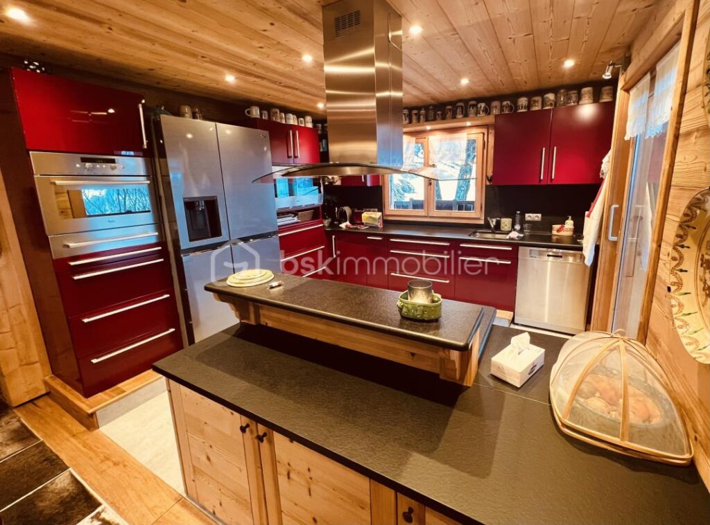 BIEN D’EXCEPTION – Chalet luxueux à La Clusaz / site des Confins avec Piscine intérieure, 10 pièces et vue plein sud sur le massif des Aravis – 9 pièces – 7 chambres – 350 m²