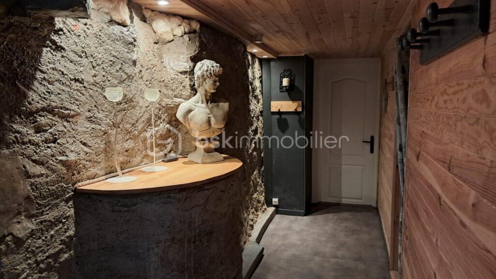 Appartement de standing – 83m² – Terrasse, terrain et stationnements – Saint-Martin-d’Arc – 5 pièces – 4 chambres – 83 m²