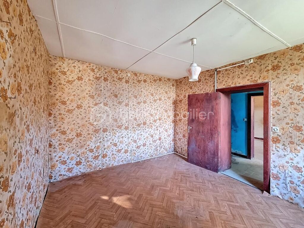 Maison à rénover, vue panoramique et fort potentiel locatif à Miradoux – 7 pièces – 5 chambres – 174 m²