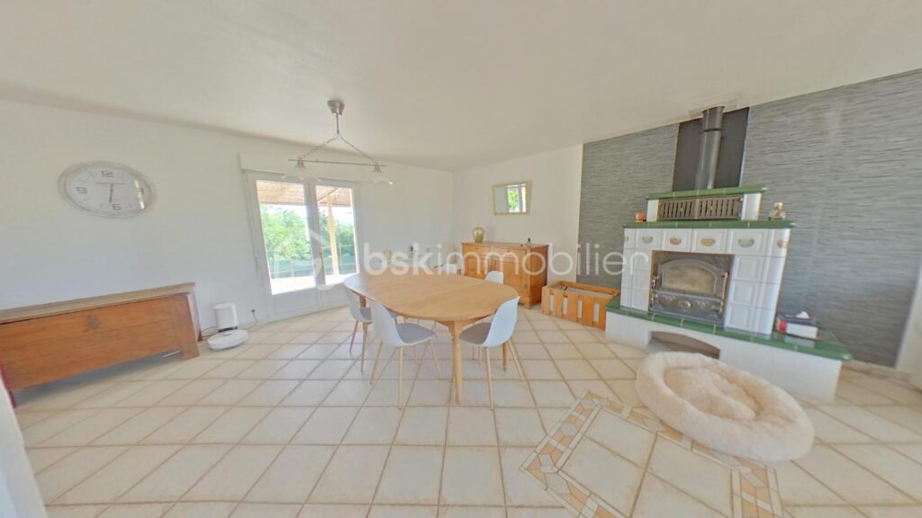 Pavillon de plain pied sur sous-sol de 127 m² sur 3450 m² de terrain – 5 pièces – 3 chambres – 127 m²