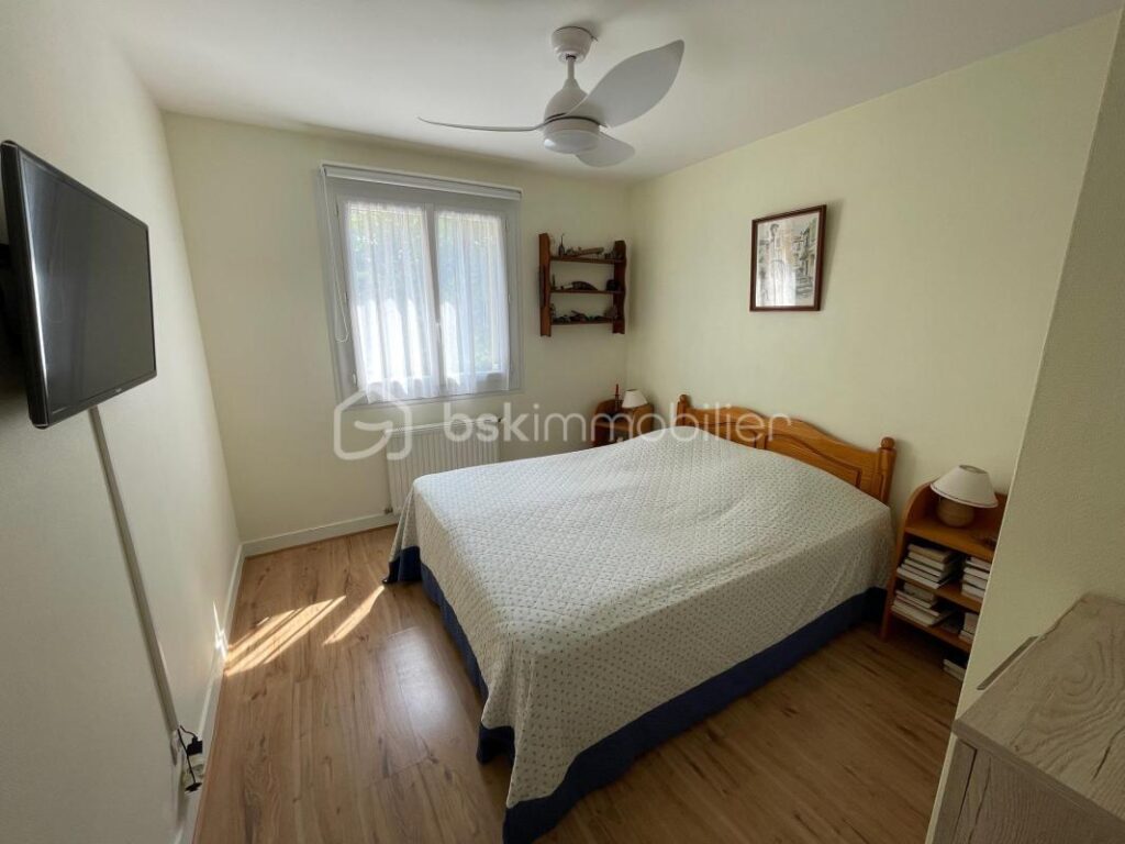 Maison rénovée avec soins sur 3532 m² de terrain non clos – 4 pièces – 3 chambres – 116 m²