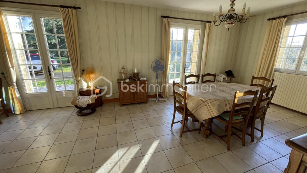 Superbe maison en pierre en position dominante avec vue – 6 pièces – 4 chambres – 120 m²