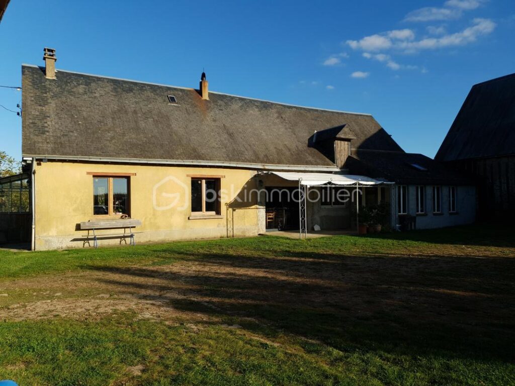 Ancien Corps de ferme rénové et de Plain-pied sur la Commune d’Arrou – 5 pièces – 4 chambres – 109 m²