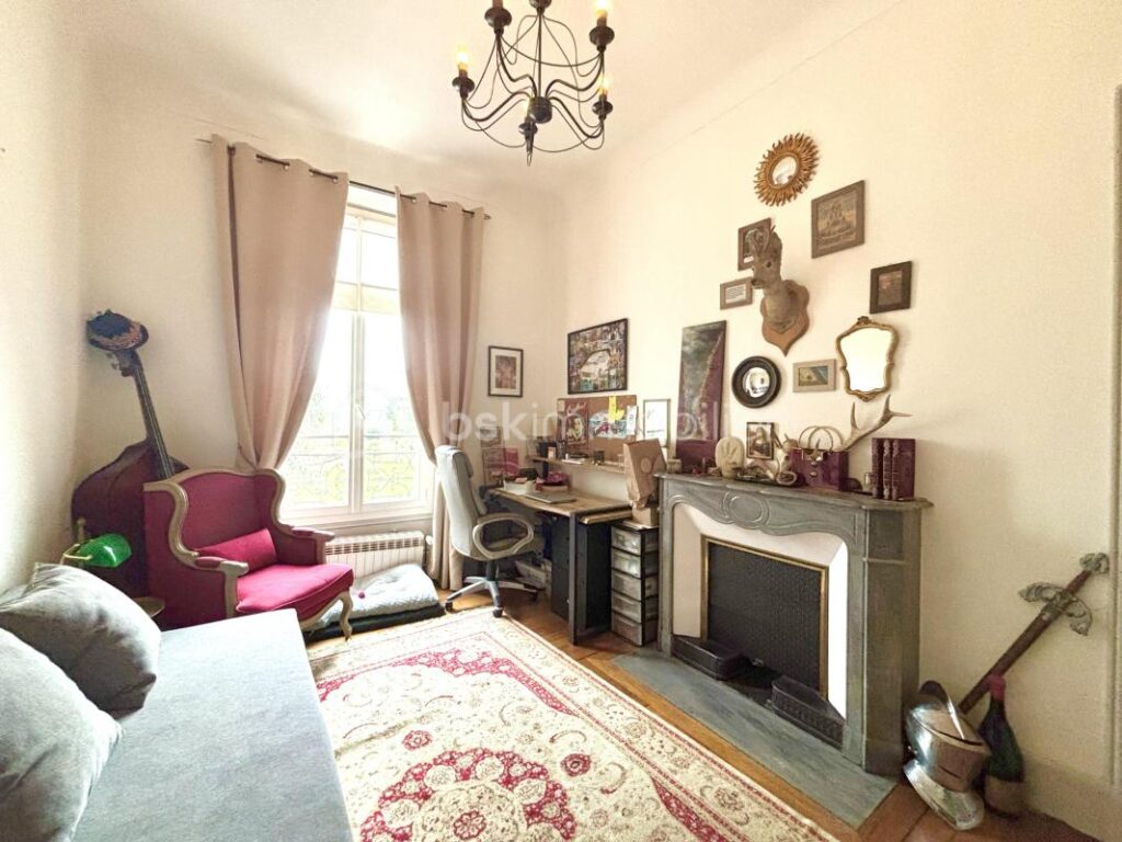 Superbe appartement style haussmannien rénové – 120 m² – 3 chambres et mezzanine – Balcon – Vue dégagée – 4 pièces – 3 chambres – 119 m²