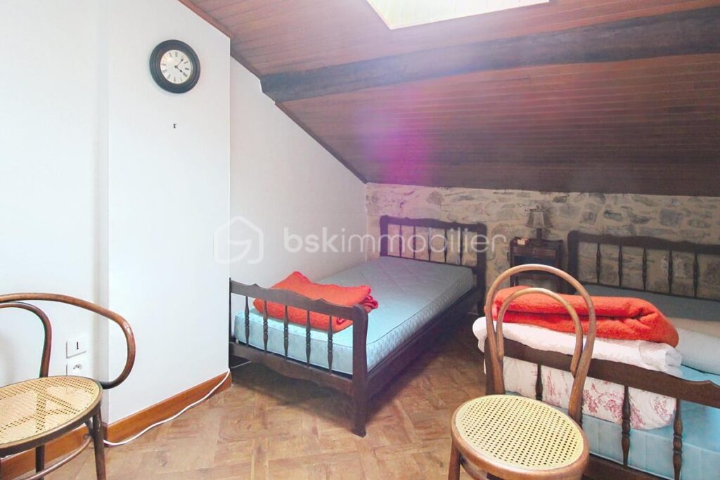 Entre Larzac et Cévennes. Maison de maître d’exception, vallée de la Dourbie NANT – 8 pièces – 3 chambres – 145 m²