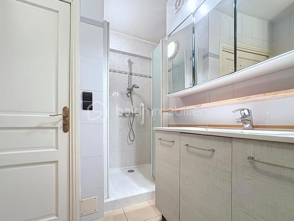 Appartement T4 – 91m² – Meylan – Vue Montagne – Place de parking – 4 pièces – 3 chambres – 91 m²