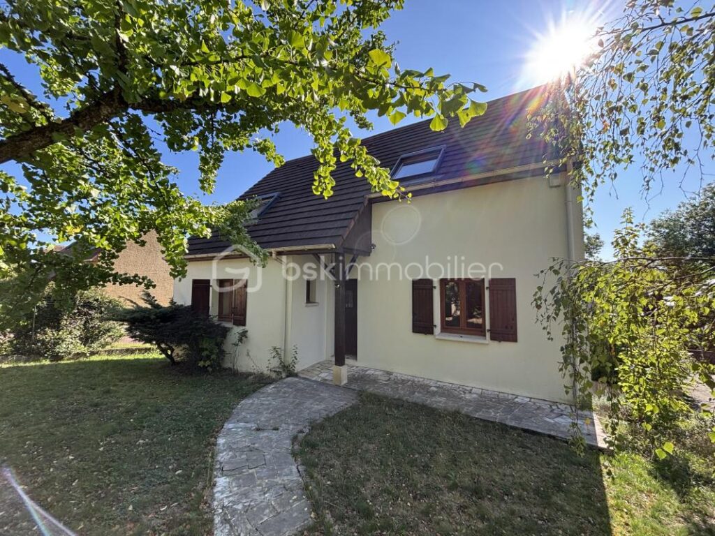 Maison à vendre de 141 m2 Varennes-Jarcy – 6 pièces – 4 chambres – 141 m²