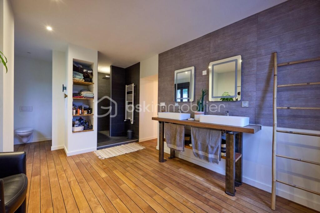 Demeure de caractère en plein cœur de ville et à deux pas des plages – 8 pièces – 6 chambres – 259 m²