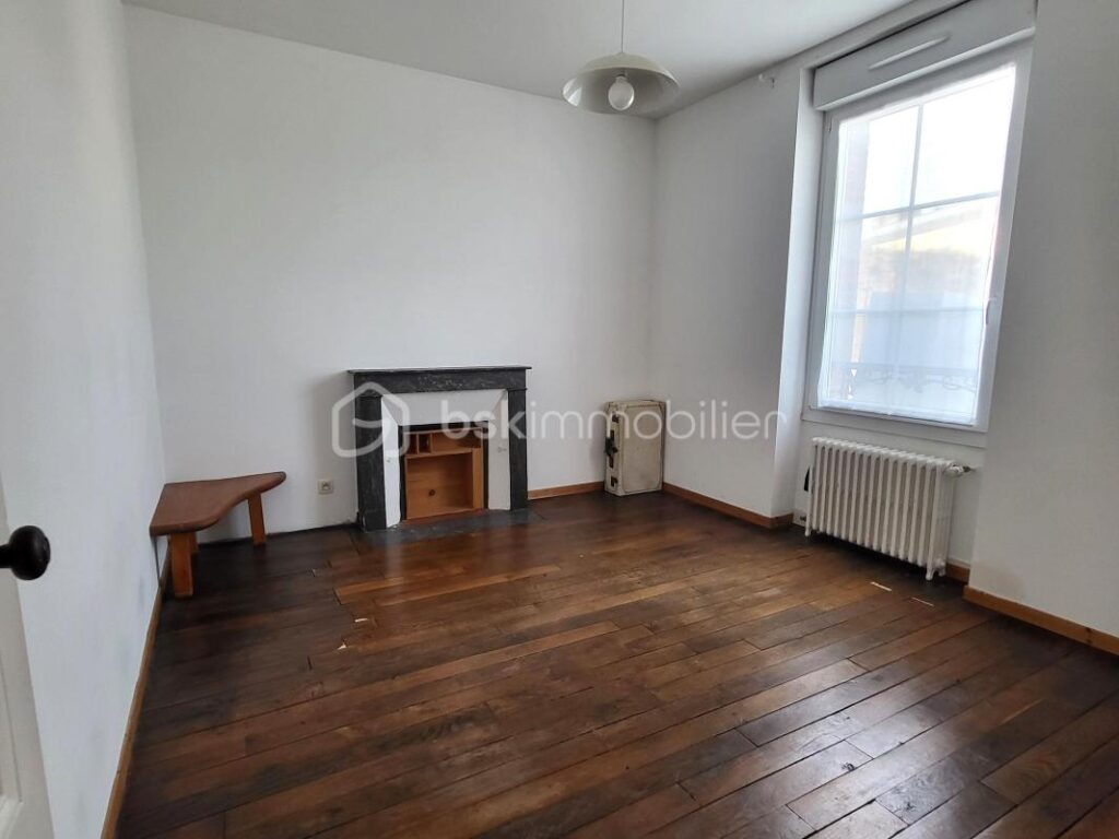 Une maison pleine de vie et de caractère située à Avranches ! – 7 pièces – 4 chambres – 215 m²