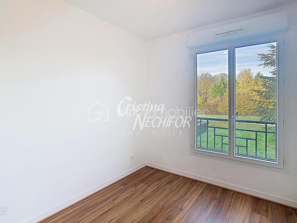 🏡 Bel appartement de 4 pièces avec balcon, DPE C, une place de parking en sous-sol, possibilité d’acheter une autre, une grande Cave, à Montévrain – 4 pièces – 3 chambres – 76 m²