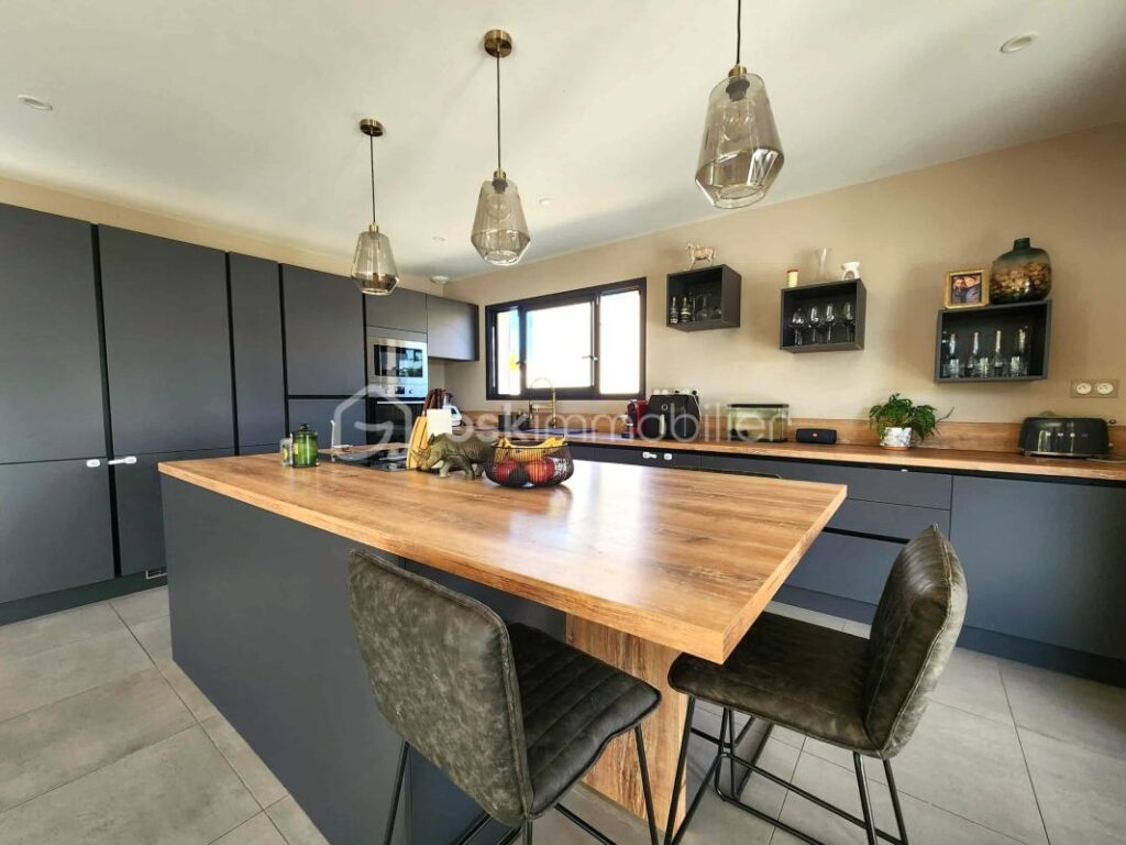 Superbe villa de plain-pied à trois kilomètres de Pézenas – 4 pièces – 3 chambres – 134 m²