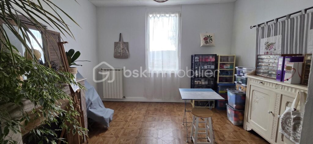 Charmante maison mitoyenne avec jardin à 2 minutes du centre-ville – 6 pièces – 4 chambres – 101 m²