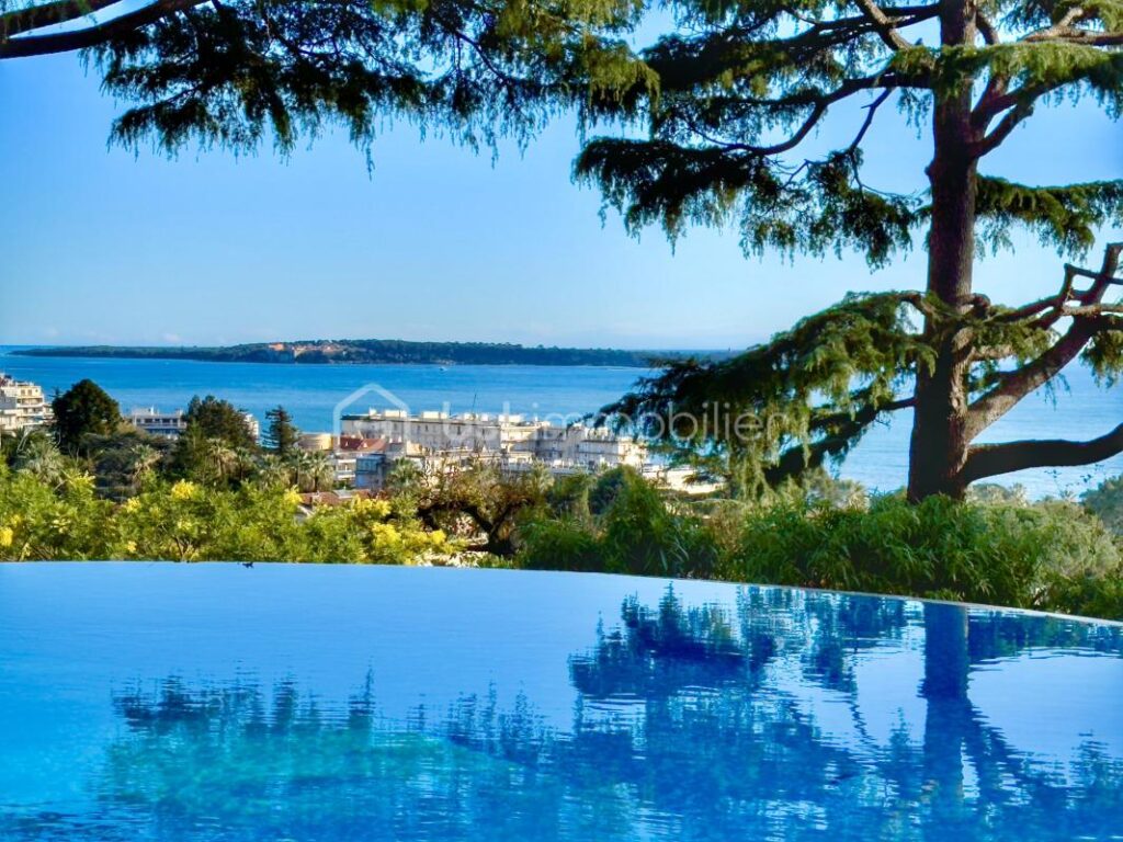 Cannes Croix-des-Gardes – Appartement 86m² – 3 pièces – Grande terrasse – vue mer – Piscine – Garage – 3 pièces – 2 chambres – 86 m²