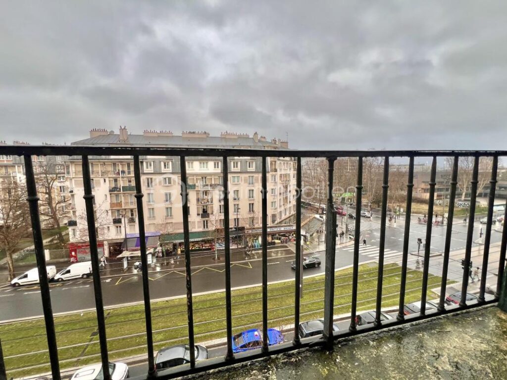 Studio de 16,28 m2 au 5ème et dernier étage, lumineux, BOULEVARD NEY – Paris XVIIIème – 1 pièce – NR chambres – 16 m²