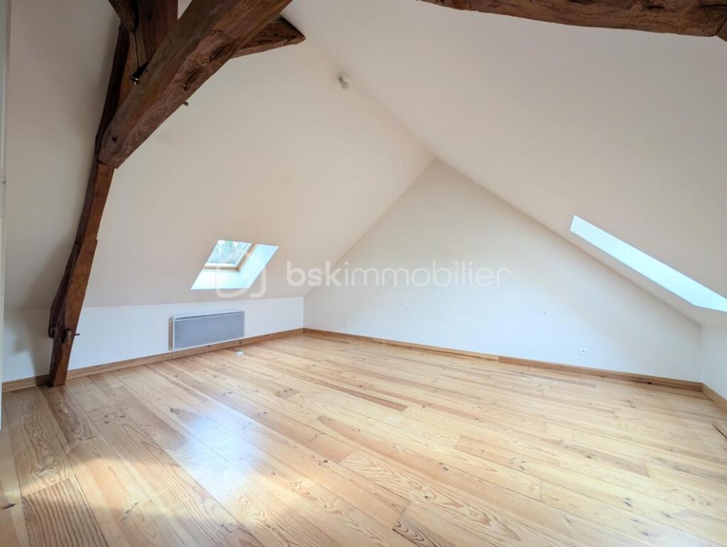 Maison en pierre pleine de charme avec jardin et cave voûtée – 4 pièces – 3 chambres – 79 m²