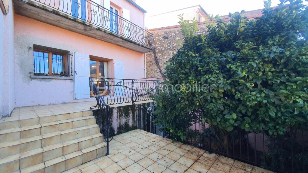 MAISON DE VILLAGE – 3 CHAMBRES – TERRASSE – GARAGE – 4 pièces – 3 chambres – 104 m²