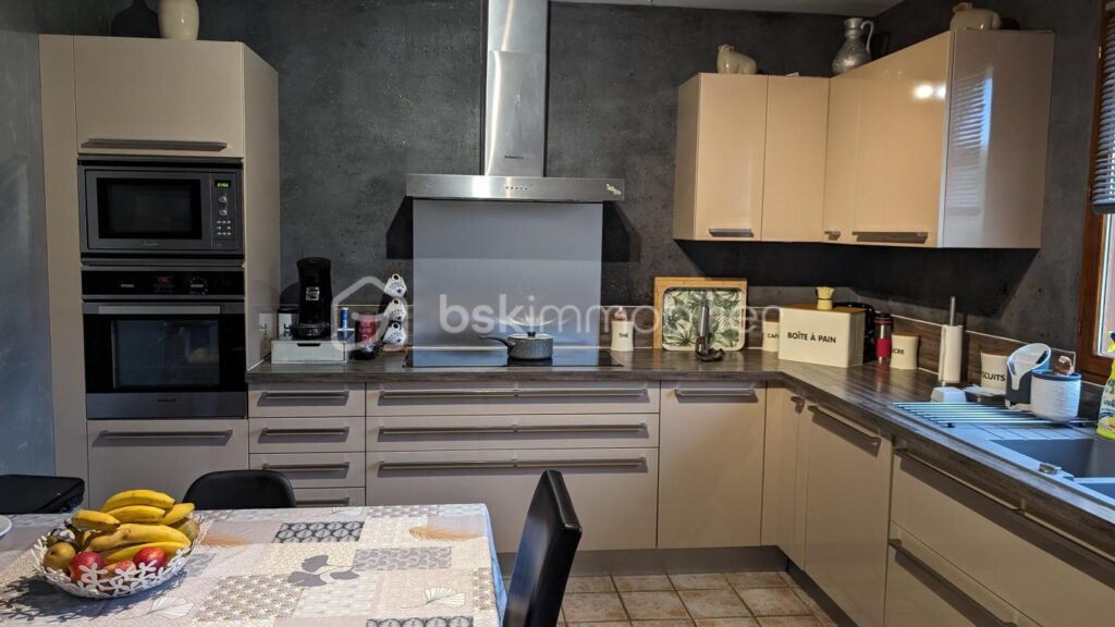 Vendu – 5 pièces – 3 chambres – 145 m²