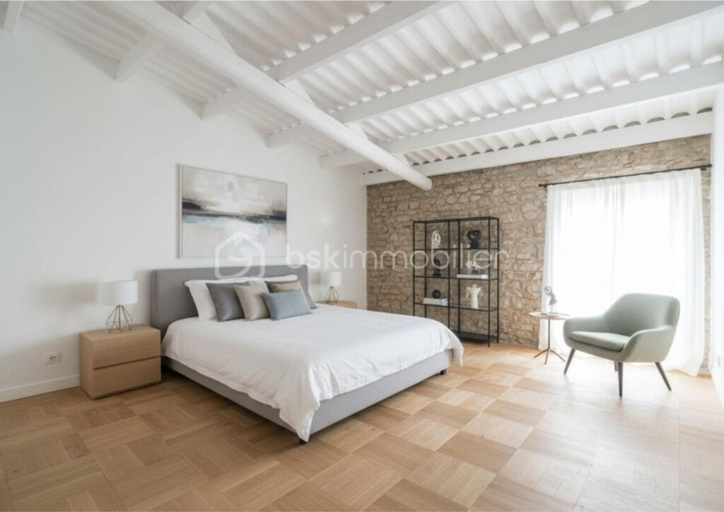 Maison de village en pierre avec jardin – Fort potentiel de rénovation – Village calme proche Uzès – 4 pièces – 2 chambres – 78 m²