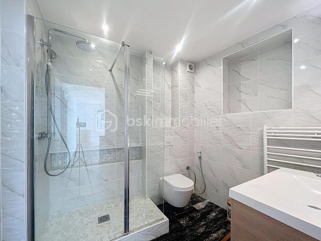 Appartement 4 pièces de 122 m2 refait entièrement à neuf à L’HAY LES ROSES – 4 pièces – 2 chambres – 121 m²