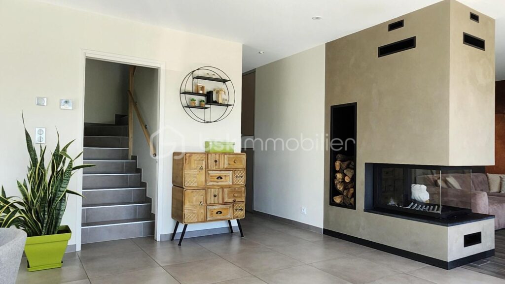 Maison moderne construite en 2020 + terrain constructible pour éventuelle extension – 7 pièces – 5 chambres – 202 m²