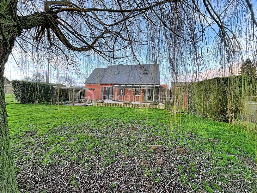 PAVILLON AVEC BEL EXTERIEUR ET GARAGE – 5 pièces – 3 chambres – 119 m²