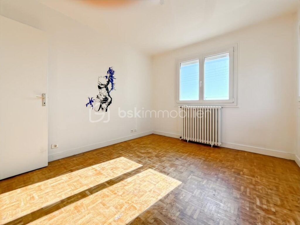 Maison 7 pièces de 141m2 à PARON (89100) – 7 pièces – 5 chambres – 141 m²