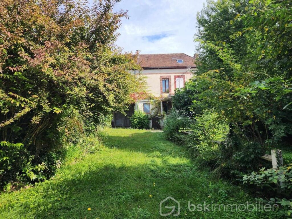 Maison ancienne pleine de charme avec 5 chambres et dépendances – 6 pièces – 5 chambres – 150 m²