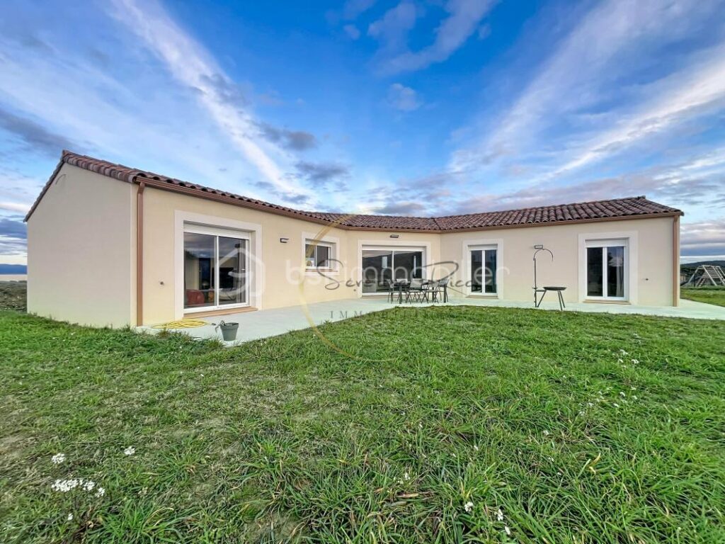 VILLA DE 180 M² – 6 pièces – 4 chambres – 181 m²