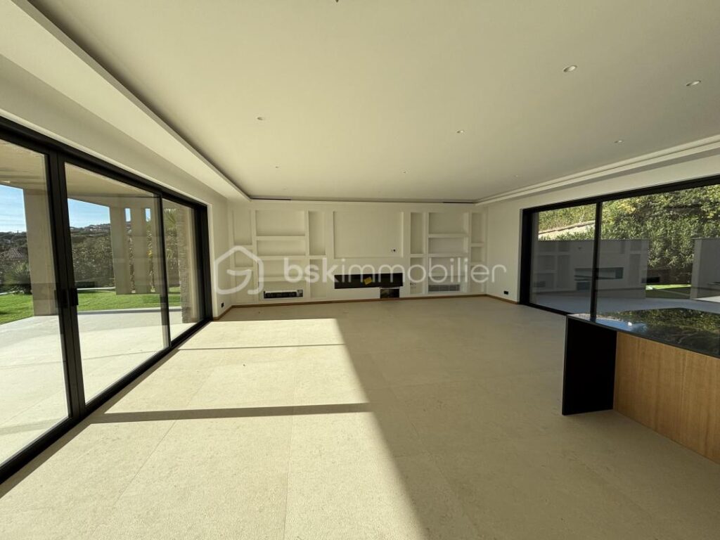 SAINTE MAXIME Villa contemporaine de prestige avec vue mer – 5 pièces – 4 chambres – 262 m²