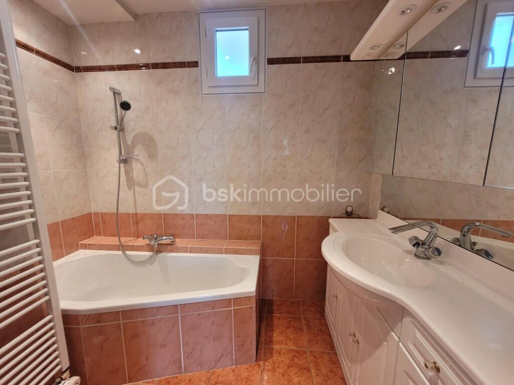 Coublevie Maison Individuelle avec 2300 m² de terrain 420 000 € – 6 pièces – 4 chambres – 230 m²